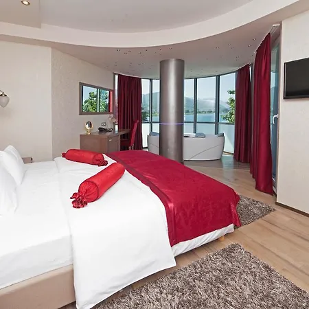 Palace 4*